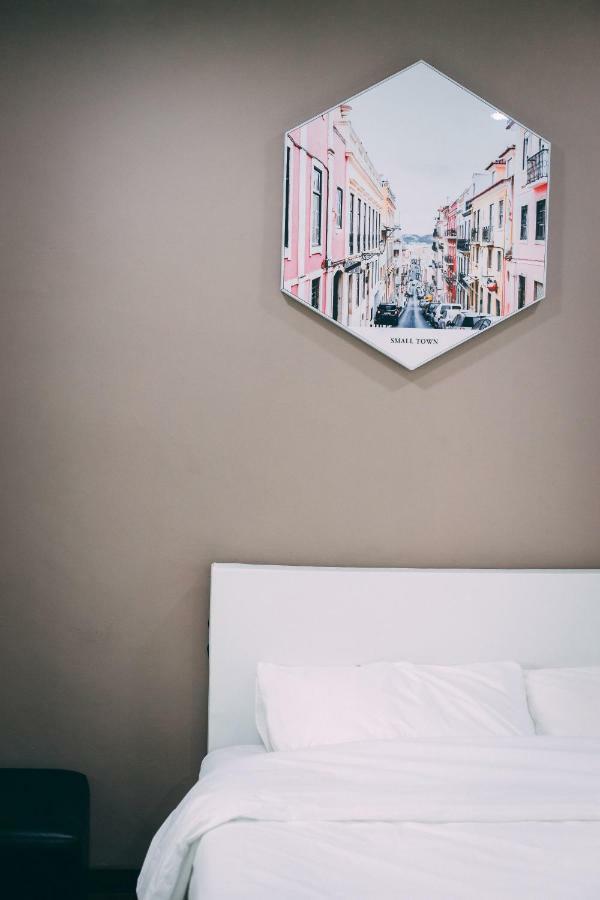 Goodnite Hogwarts Hotell George Town Exteriör bild
