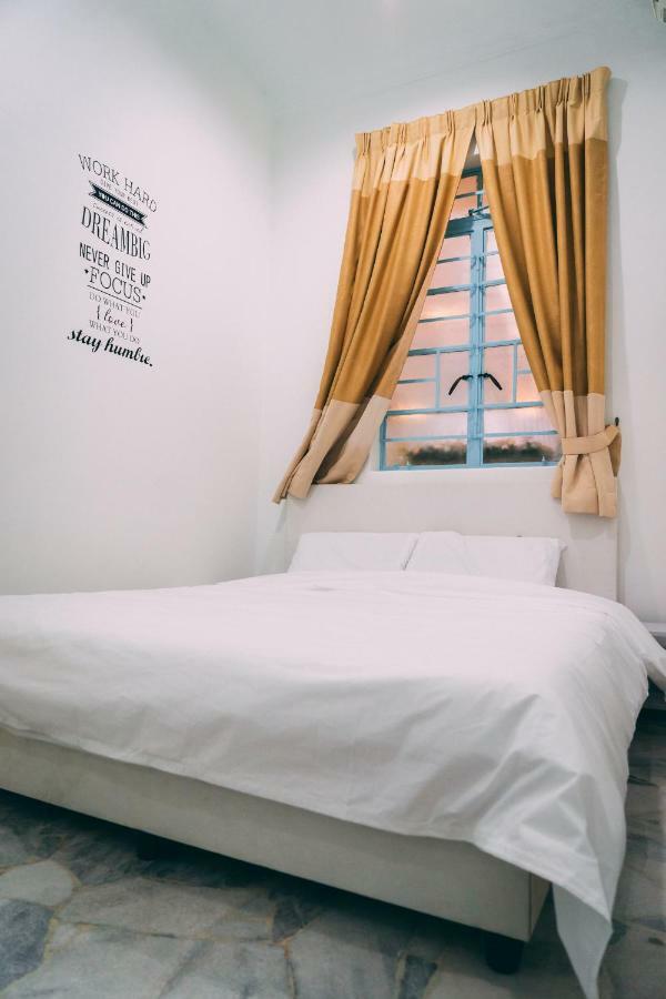 Goodnite Hogwarts Hotell George Town Exteriör bild